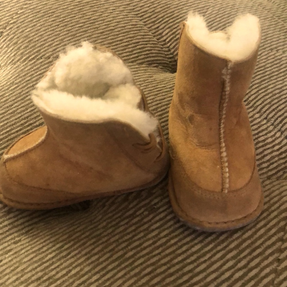 Toddler Uggs—Baby Size small fits 6-12 months